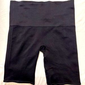Spanx biker shorts L black